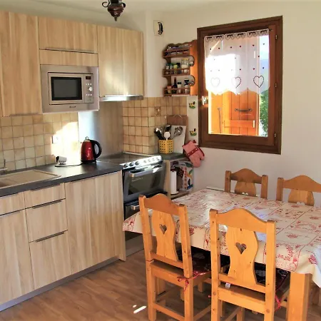 Cosy Avec Balcon, Parking Individuel Et Wifi à - Fr-1-459-165 Appartement